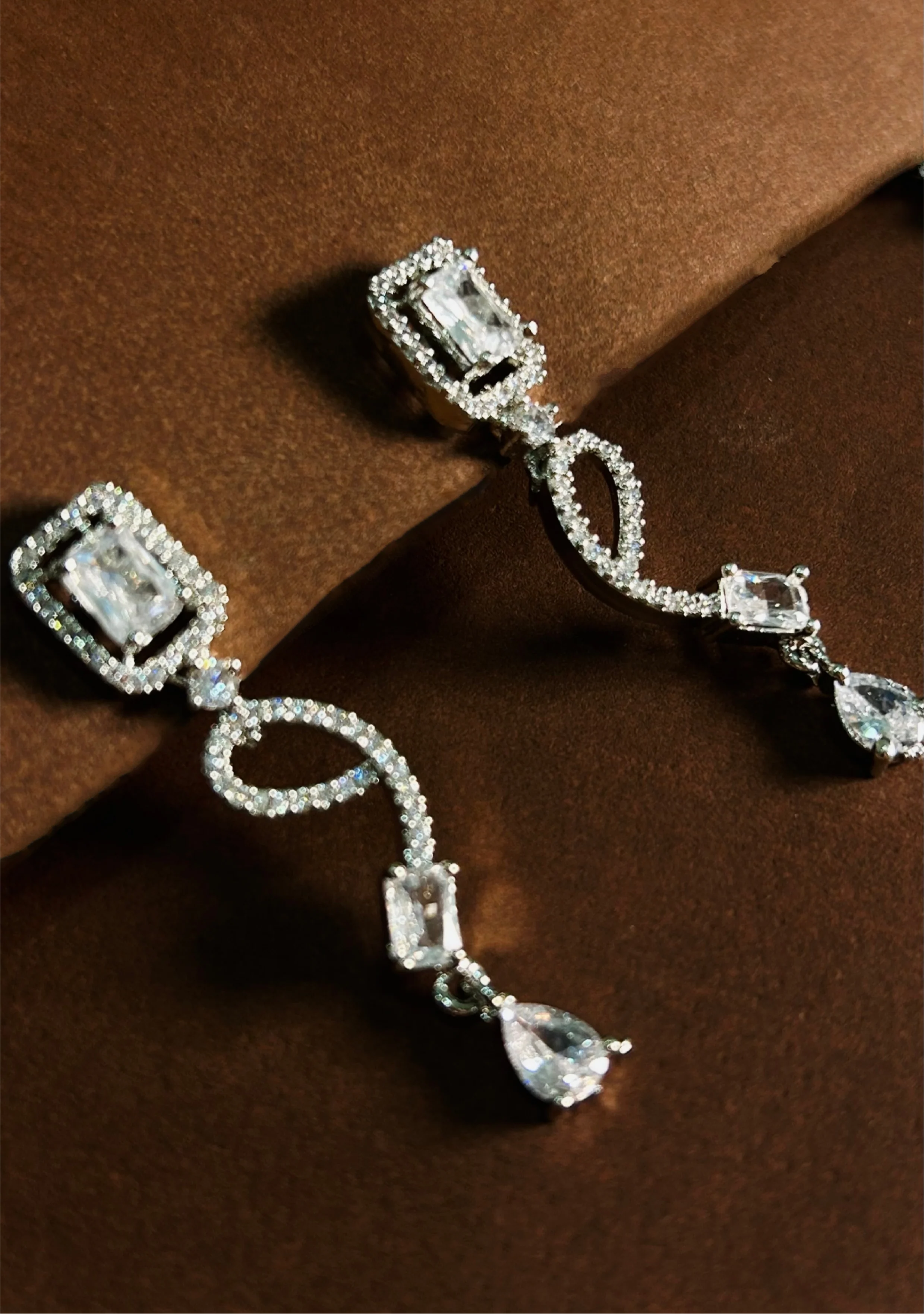 Antaara Diamond Necklace with Earings - Image 16