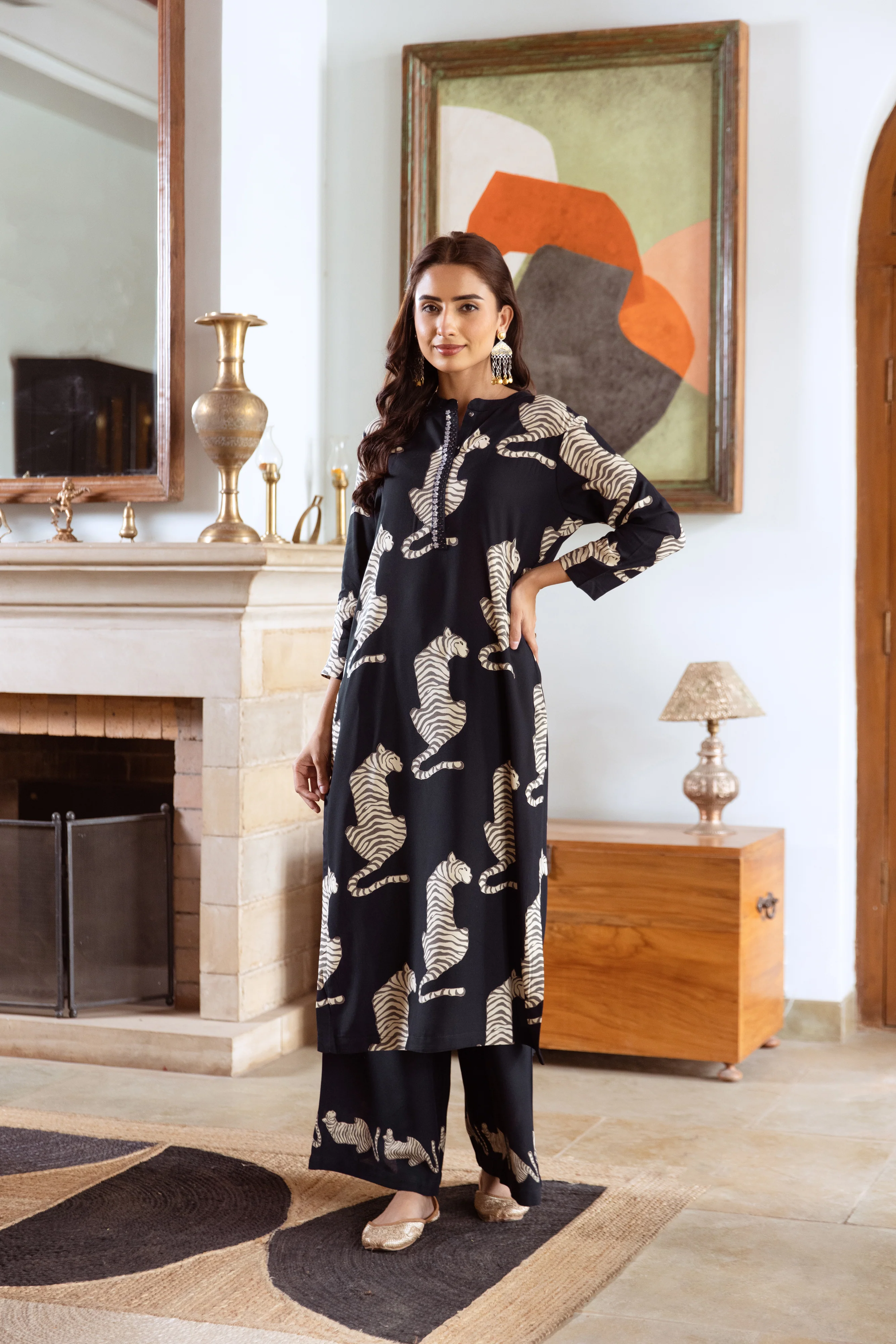 Aruna Onyx Tiger Kurta Pant Set - Image 3